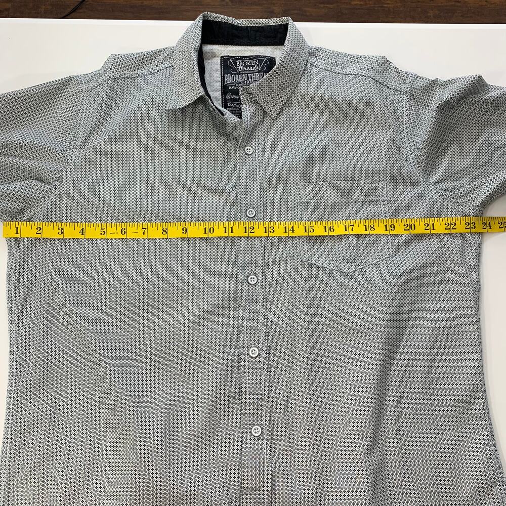 Broken Threads Casual Button Down Short Sleeve Collared Shirt Large - Picture 5 of 5